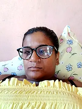 Snapshot of indianstrawberrylips4u chatting on 02.21.26 indianstrawberrylips4u online show from 02.21.26