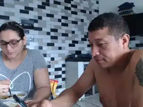 Snapshot of pareja_latina2214 chatting on 02.19.26 pareja latina2214 online show from 02.19.26