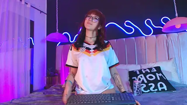 alixx von d online show from 06.20.26