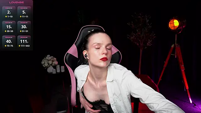 Snapshot of Wild_Alice_me chatting on 02.24.26 Wild Alice me online show from 02.24.26