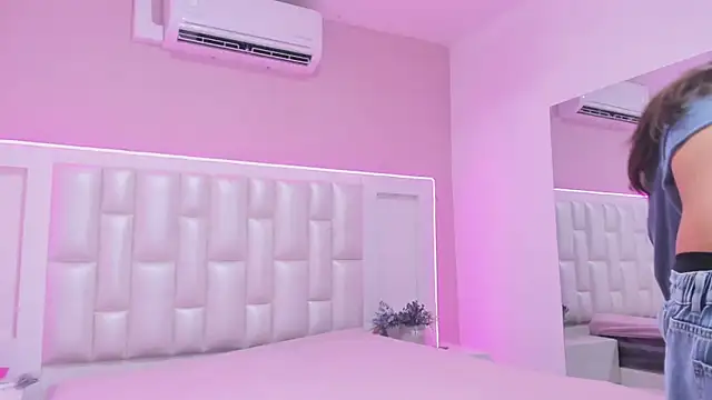 Liia Collins online show from 04.10.26