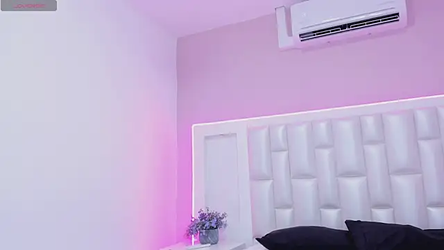 Liia Collins online show from 04.11.26