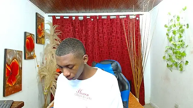 Snapshot of milo018 chatting on 02.20.26 milo018 online show from 02.20.26