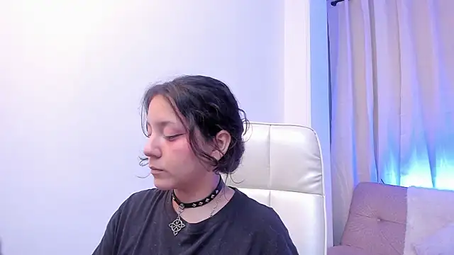 Chloe Noire online show from 04.07.26