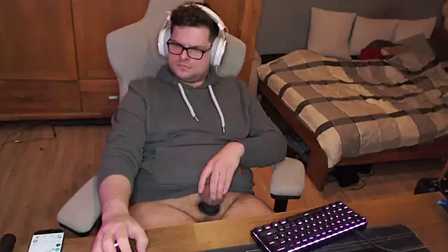 Snapshot of Whyteshadow4235 chatting on 02.17.26 Whyteshadow4235 online show from 02.17.26