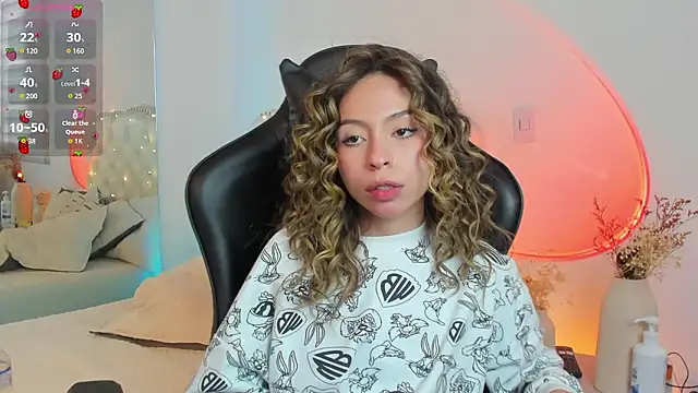 Snapshot of LuuluBerry chatting on 02.24.26 LuuluBerry online show from 02.24.26