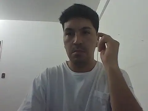 Snapshot of LeCorbu10 chatting on 04.19.26 LeCorbu10 online show from 04.19.26