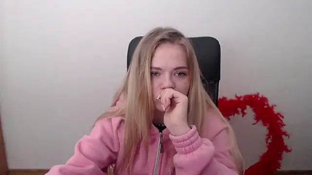 Snapshot of FoxiLana chatting on 02.18.26 FoxiLana online show from 02.18.26