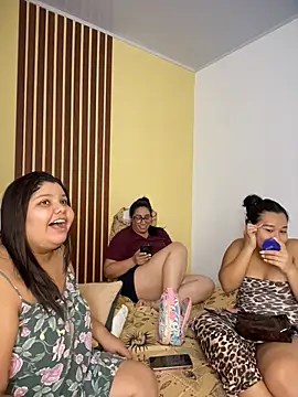 Desert queens online show from 04.17.26