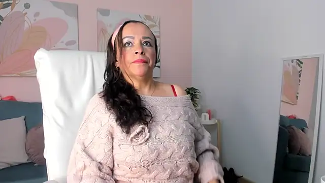 Snapshot of Ivonne_4 chatting on 06.19.26 Ivonne 4 online show from 06.19.26