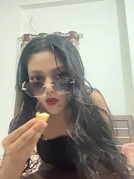 Snapshot of sizzler_hotz chatting on 06.14.26 sizzler hotz online show from 06.14.26