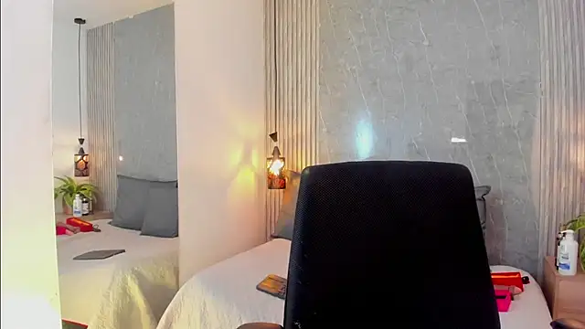 Snapshot of Eva_milfxxx chatting on 03.27.26 Eva milfxxx online show from 03.27.26