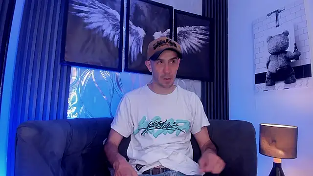 Snapshot of Milanwhite_ chatting on 02.23.26 Milanwhite online show from 02.23.26