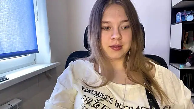 Snapshot of TomikoPfau chatting on 03.25.26 TomikoPfau online show from 03.25.26