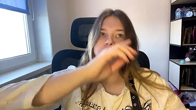 Snapshot of TomikoPfau chatting on 03.30.26 TomikoPfau online show from 03.30.26