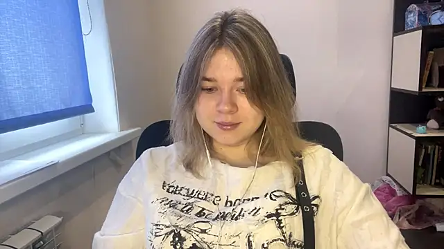 Snapshot of TomikoPfau chatting on 04.06.26 TomikoPfau online show from 04.06.26