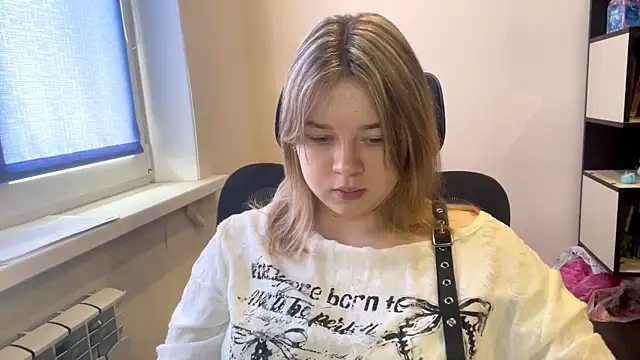 Snapshot of TomikoPfau chatting on 04.10.26 TomikoPfau online show from 04.10.26