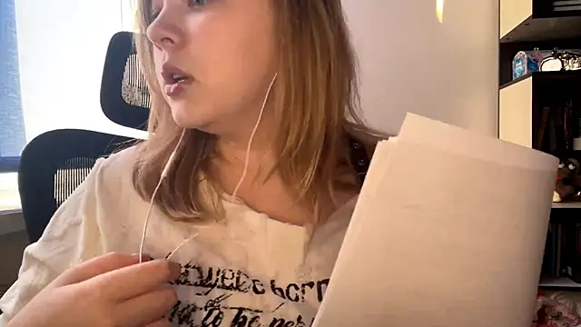 Snapshot of TomikoPfau chatting on 04.14.26 TomikoPfau online show from 04.14.26