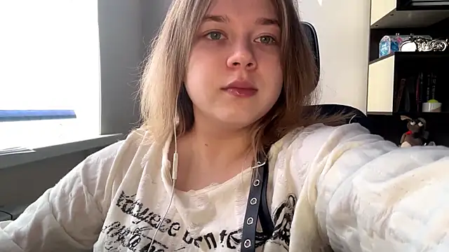 Snapshot of TomikoPfau chatting on 04.16.26 TomikoPfau online show from 04.16.26