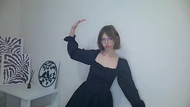 Kate Mooss online show from 02.20.26