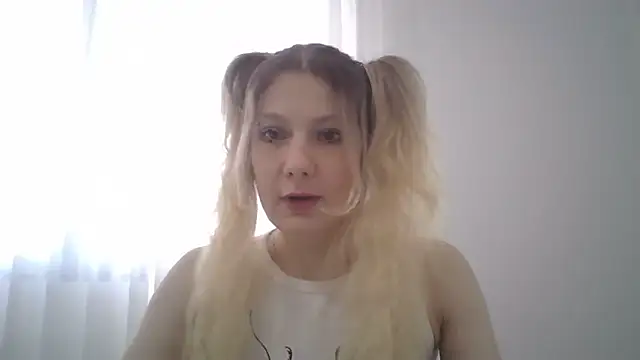 Foxy Bright online show from 03.01.26