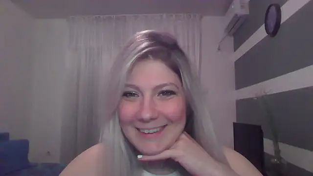 Foxy Bright online show from 03.17.26