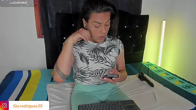 Jess Hoffman online show from 04.06.26