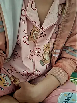 Snapshot of kieuqueen92 chatting on 02.23.26 kieuqueen92 online show from 02.23.26