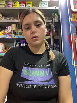 Snapshot of Larajeans- chatting on 02.28.26 Larajeans- online show from 02.28.26