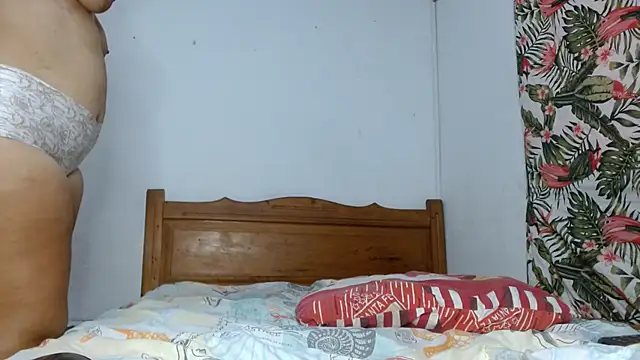 Snapshot of smallvioleta69 chatting on 02.25.26 smallvioleta69 online show from 02.25.26