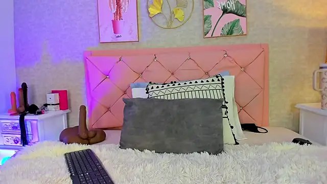 Snapshot of julietta_pink chatting on 04.29.26 julietta pink online show from 04.29.26