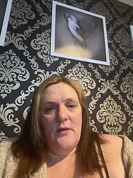 Snapshot of Busty-GilfQuinn chatting on 02.20.26 Busty-GilfQuinn online show from 02.20.26