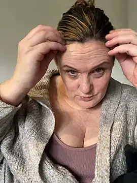 Snapshot of Busty-GilfQuinn chatting on 02.24.26 Busty-GilfQuinn online show from 02.24.26