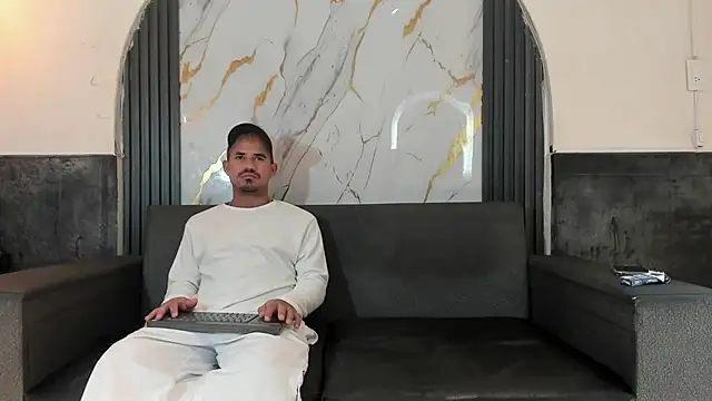 Snapshot of Latins_on_fire chatting on 05.16.26 Latins on fire online show from 05.16.26