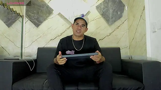 Snapshot of Latins_on_fire chatting on 05.21.26 Latins on fire online show from 05.21.26