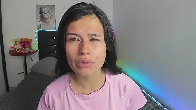 LatinaQueen23 online show from 05.06.26