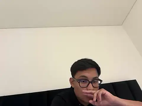 Snapshot of enzo_13 chatting on 02.22.26 enzo 13 online show from 02.22.26