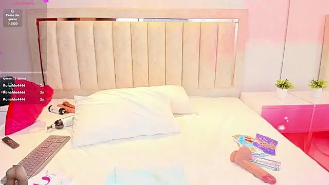 AlaiaMoretti  online show from 04.08.26