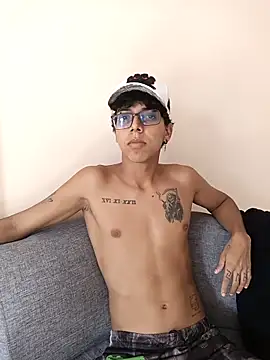 Snapshot of TuPapi_21 chatting on 03.28.26 TuPapi 21 online show from 03.28.26