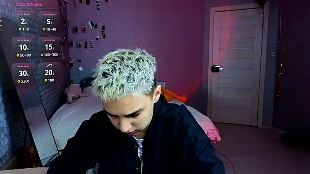 LuxuryLoverss online show from 04.10.26