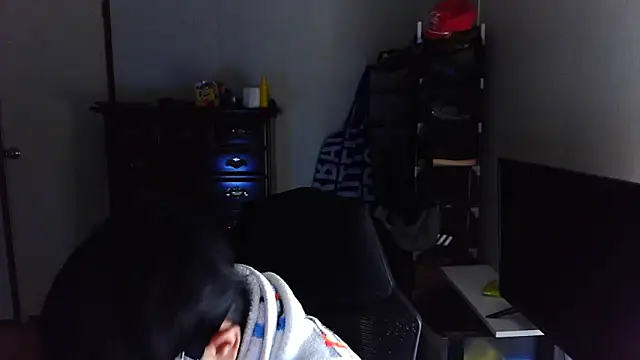 Snapshot of longlongsong chatting on 02.25.26 longlongsong online show from 02.25.26