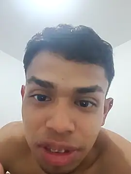 Snapshot of Lluviadeorohd chatting on 02.27.26 Lluviadeorohd online show from 02.27.26