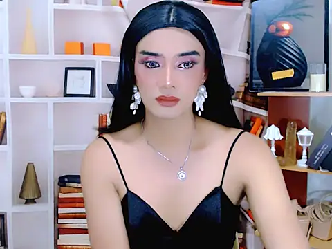 Queeny Cassandra online show from 05.19.26