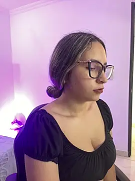 Snapshot of MANU_EF chatting on 02.28.26 MANU EF online show from 02.28.26