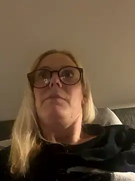 Snapshot of Amelie_BlondeXX chatting on 02.25.26 Amelie BlondeXX online show from 02.25.26