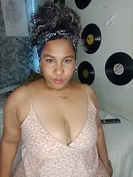 Snapshot of medusafox_ chatting on 06.19.26 medusafox online show from 06.19.26