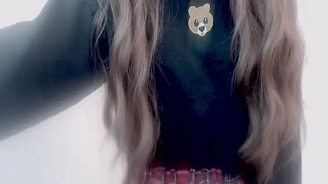 Snapshot of vanillemilk chatting on 05.23.26 vanillemilk online show from 05.23.26