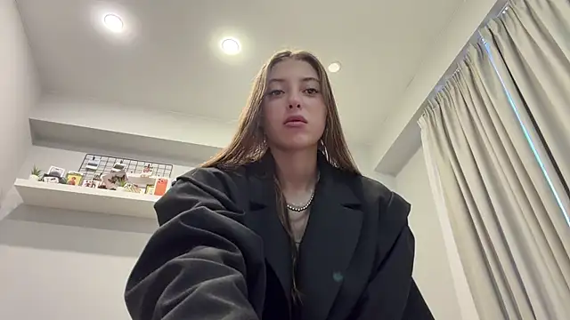Snapshot of selena_favn chatting on 06.30.26 selena favn online show from 06.30.26
