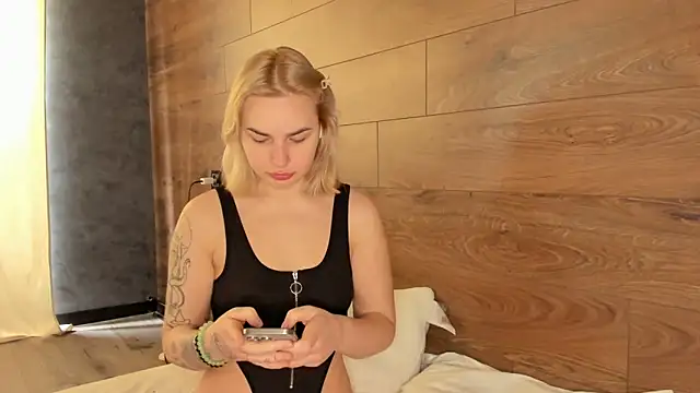 AmmyLuu online show from 04.28.26