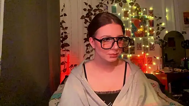 Snapshot of moonvampiq chatting on 02.24.26 moonvampiq online show from 02.24.26